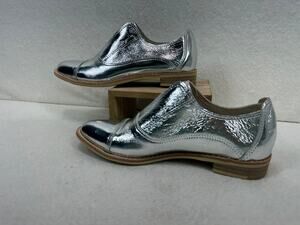Bus Stop Boutique Psychedelic Silver Leather Oxfords SZ EUR 37 (6.5/7 US) NWOT